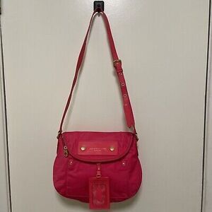 MARC BY MARC JACOBS 'Preppy Nylon - Sasha' Medium Crossbody Bag Hot Pink